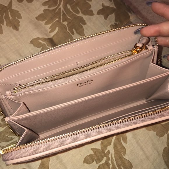 Prada Wallet - Picture 3 of 6